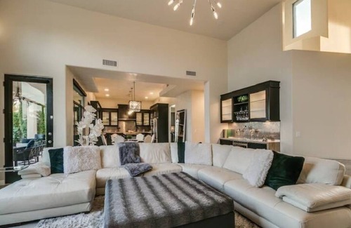 Fountain Hills House | Luxury Contemporary Sanctuary w/ Pool and Views!