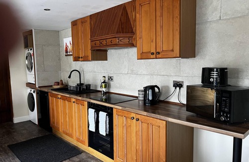 Leyland Cabin | Luxury Country Lodge in Bretherton - Sleeps 4