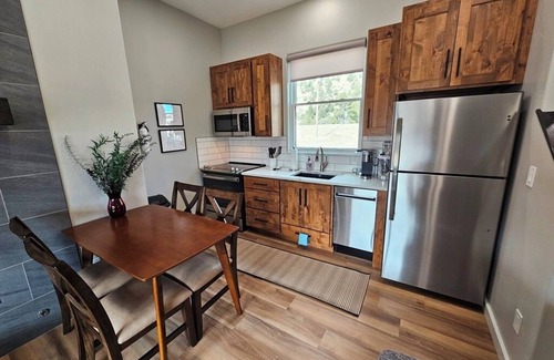 Rio Vista Estates House | Luxury Cozy Mountain Cabin & River Retreat, Outstanding location. AC & WIFI 55A