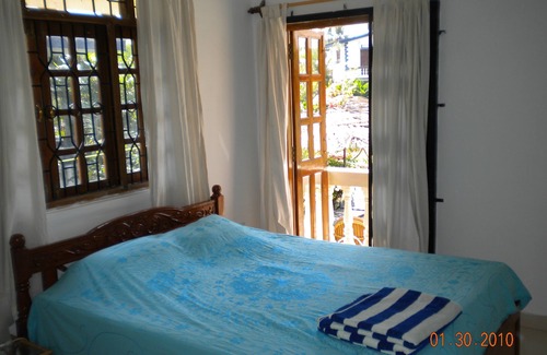 Varca House | Luxury Detached 2 Bedroom 2 Bathroom Poolside Beach Bungalow, 200 meters Beach