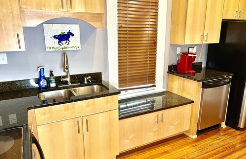 Historic South Hill Condo | Luxury Downtown Lexington Condo 5-to-7-minute walk to Rupp Arena