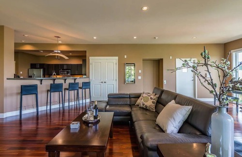 Regional District of Nanaimo Apartment | Luxury Downtown Penthouse