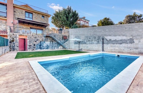 Miraflores de la Sierra Villa | Luxury Stone Villa | Cine for kids | Bbq | Views