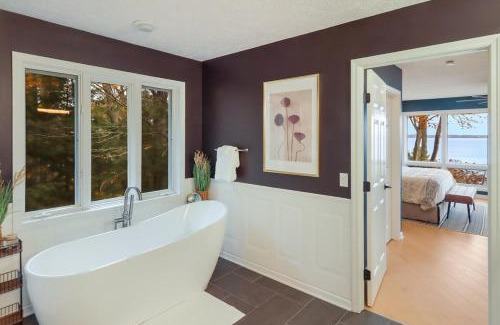 Traverse City House | Luxury Estate Overlooking Water