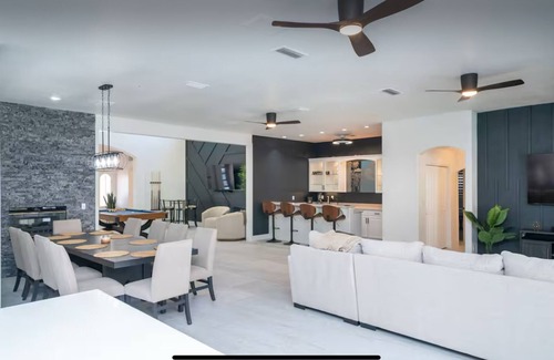 Residential Estates House | Luxury Estate W/Pool&Spa, Billiards, 4400 SqFt of Entertainment and Comfort