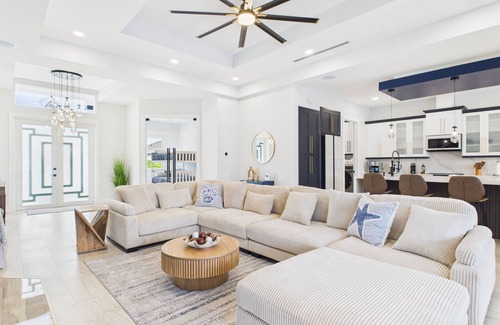 Burnt Store House | Luxury Family Stay, Heated Pool, Beaches, Parks