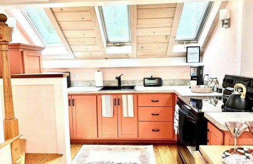 Hancock Other | Luxury Farm Stay-The Cottage at Glenrose - Wolf Pine Hollow