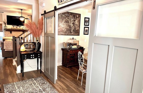 Dawsonville House | Luxury Farmhouse decor to the hilt!1 acre gated. RV & boat space plus camping!