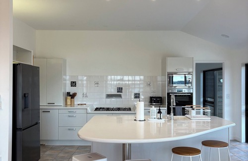 Kerikeri House | Luxury Five Bedroom Private Beach Estate with Starlink