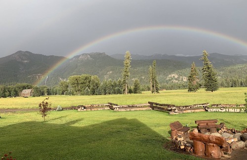 Pagosa Springs Bed & Breakfast | Luxury Glamping Tents, Event Barn and Mountain Ranch