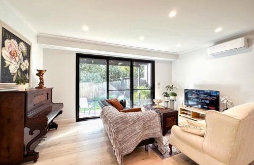 Glen Waverley House | Luxury Glen Waverley Townhouse 4br3ba Backyard
