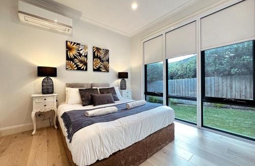 Glen Waverley House | Luxury Glen Waverley Townhouse 4br3ba Backyard