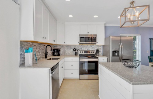 Hilton Head House | Luxury Hilton Head Townhome with pool and biking distance to beach