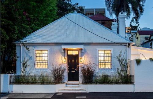 Spring Hill House | Luxury Historic Landmark Holdgates Cottage