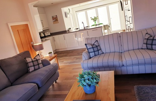 York House | Luxury Holiday Home in York - near award winning "Bishy Road" - with parking!