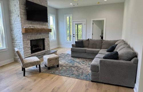 Mount Juliet House | Luxury Home 4B, 3B Sleeps 18 25min to Nashville