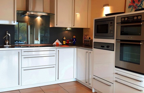 Sneem House | Luxury Home in exclusive Oysterbed with spectacular sea & mountain views. WiFi.