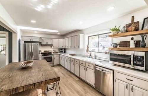 Langston House | Luxury Home on Lake Guntersville