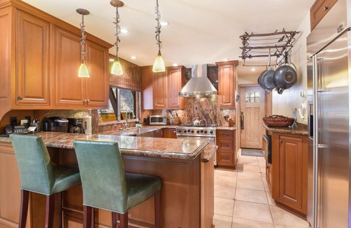 Carnelian Bay Cabin | Luxury Home w/Hot Tub, Walk to Dog-Friendly Beach