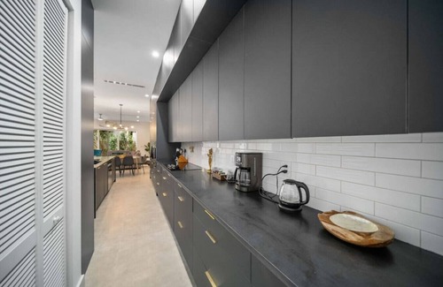 Victoria Park House | Luxury Home with 2 Pools Near the Beach