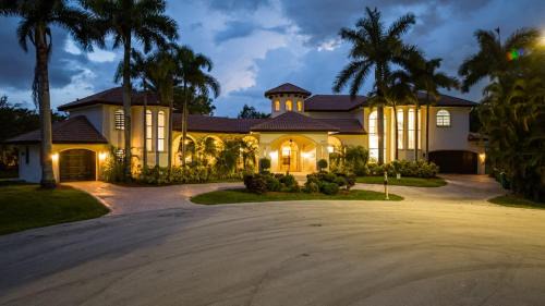 Plantation House | Luxury Italian Type Villa 7k SQ FT Heated Pool