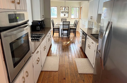 Bridgeton House | Luxury Lake House Getaway in charming Jersey Shore Countryside