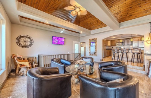 Lake Ozark House | Luxury Lake of the Ozarks Home with Dock, Ramp & Stunning Fall Views