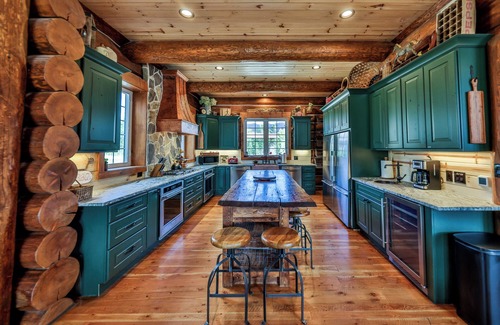 Grand Lake House | Luxury lakefront log home w/dock and boats bordering RMNP
