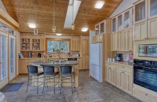Bonner County House | Luxury Lakefront Retreat