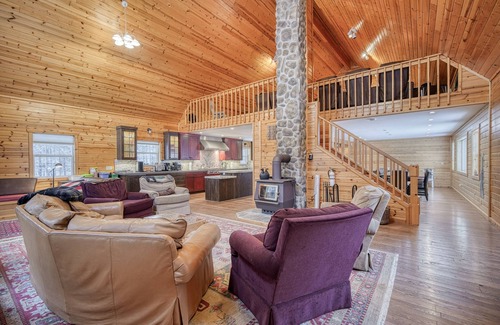 Island Park Cabin | Luxury Lodge Perfect for Family Reunions and Retreats - 30 Min from Yellowstone