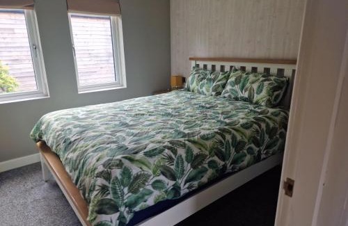 Llanfair Caereinion House | Luxury Lodge - Sleeps 4 hot tub & parking