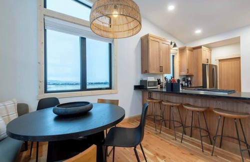 Driggs House | Luxury Loft Retreat with Stunning Mountain Views
