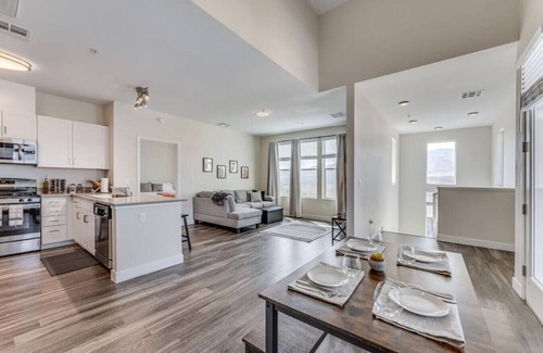 Northwest Reno Apartment | Luxury Loft w/Mtn. Views | Quiet & Work Friendly