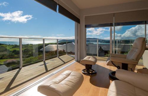Cable Bay House | Luxury Lookout - Cable Bay Holiday Home