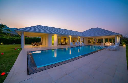 Sam Phraya Villa | Luxury Modern 4 Bedroom Pool Villa PH111