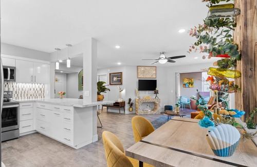 Hillcrest Condo | Luxury modern resort apt pool-spa in the heart of Sunny San Diego. 🏳️🌈 friendly