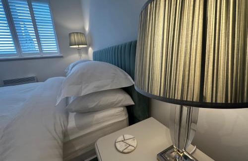 Moffat Apartment | Luxury Moffat Apartment - High End Furnishing