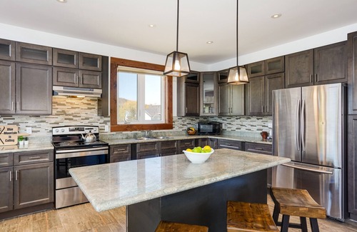 The Blue Mountains Ski Chalet | Luxury Mountain Retreat w/private hot tub (82958)