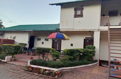 Mahabaleshwar House | Luxury Mountain View rooms with balcony