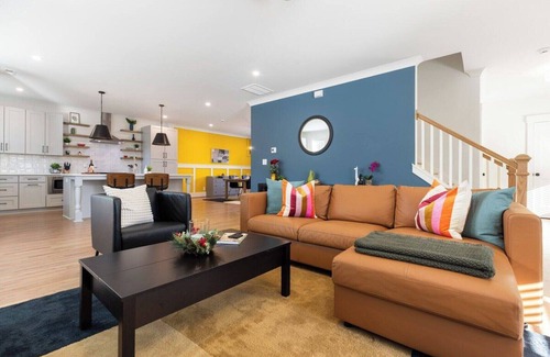 Charlotte House | Luxury Nature Retreat: Spacious Group Escape 1372