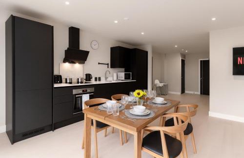 Sheldon Apartment | Luxury NEC and Birmingham Airport Apartment
