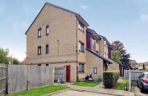 Woodside Apartment | Luxury new apartment in great loaction!