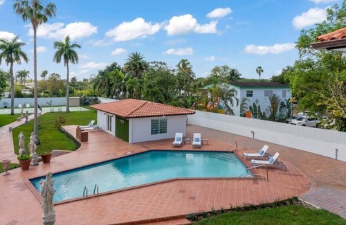 Horse Country House | Luxury Oasis: 10BR Mansion w/ Pool & Tennis Court