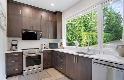 East Sooke House | Luxury Oceanfront Guesthouse with Private Beach