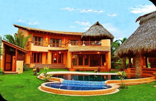 Troncones House | Luxury Oceanfront Villa, AC, Pool & Private Beach at Casa Luna (1-21 people)