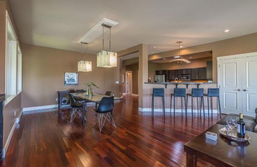 Regional District of Nanaimo Apartment | Luxury Penthouse Downtown Nanaimo