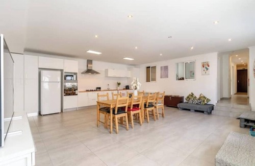 Costa de Caparica Apartment | Luxury private room near the beach