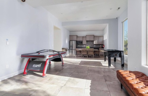 Hurricane House | Luxury Resort, Pool View+Private Spa, 18+ Guest