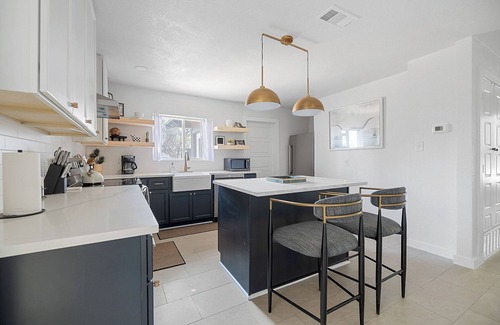 Central Arlington House | Luxury Resort-Style Retreat Near AT&T Stadium