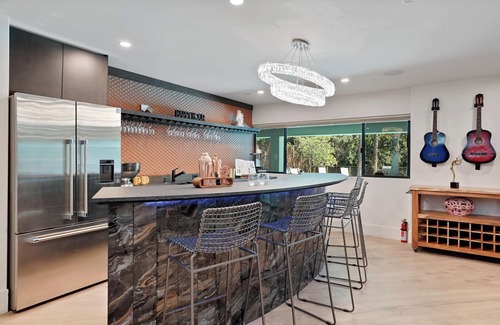 Santa Venetia Villa | Luxury Retreat 7Bed/6.5Bath/Pool/6k+sqft